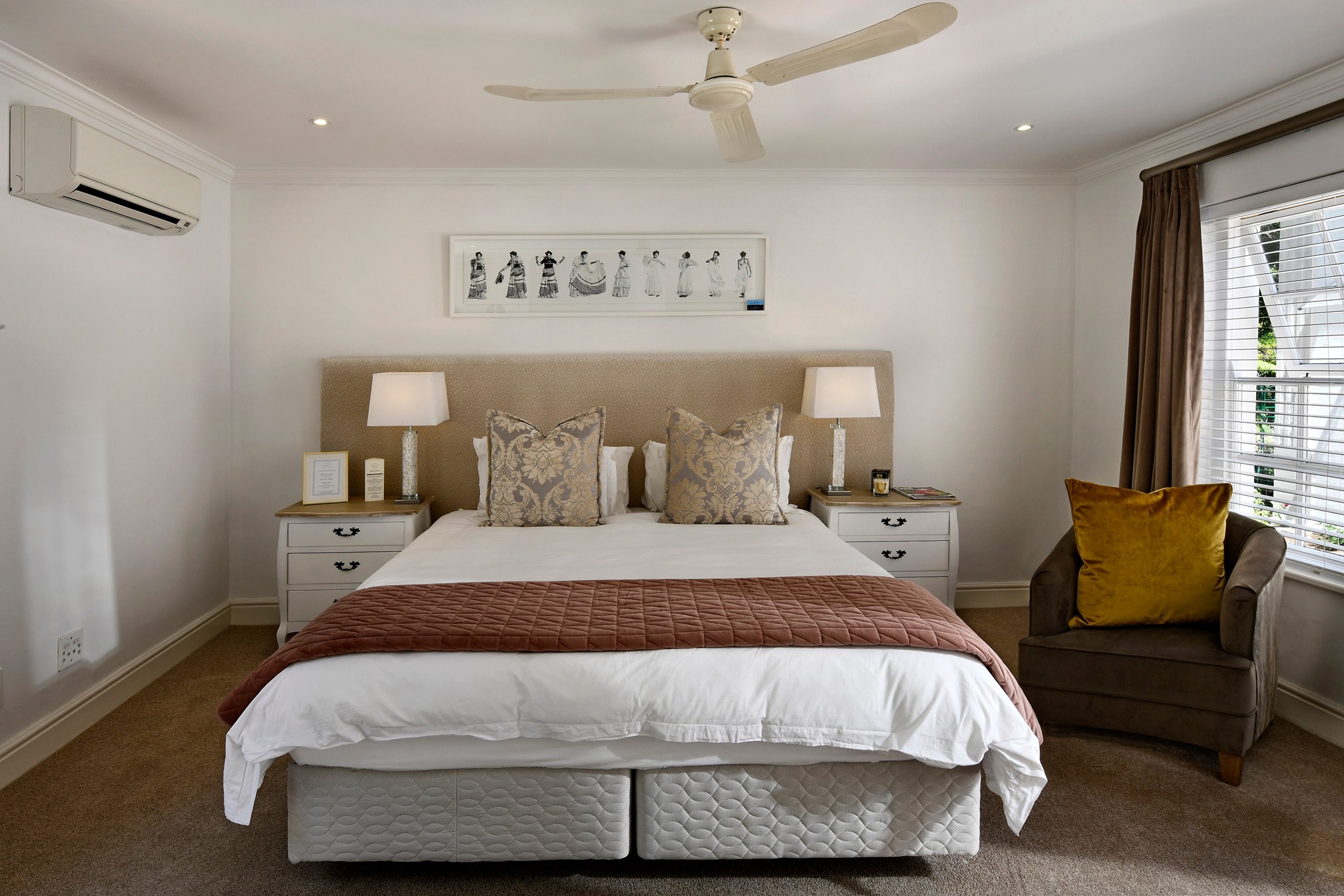 Modern bed room design | Mullick Realcon Pvt Ltd